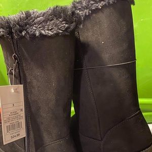 Black fuzzy boots. Size 3. Local pickup